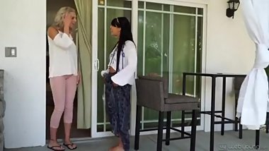 Gina Valentina HIppie