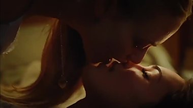 Megan Fox sexy escena besandose con otra chica HD