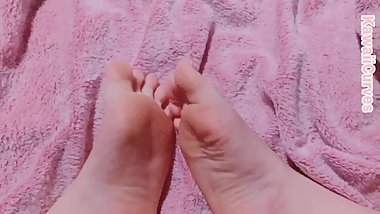 KawaiiCurves  Foot Fetish Tease