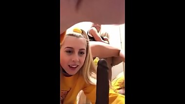 2 Teens get freaky in a fitting room