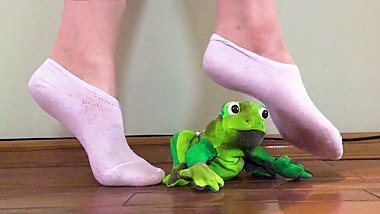 Sexy Foot crush of green frog with cute white socks