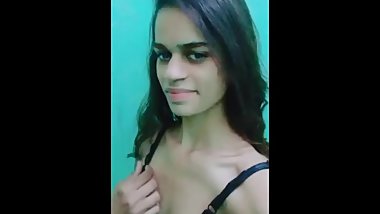 Show boobs