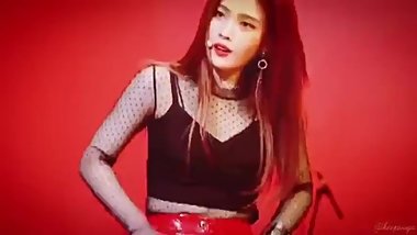 Red Velvet Joy makes lesbian