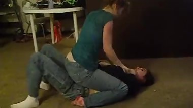 Apartment Wrestling