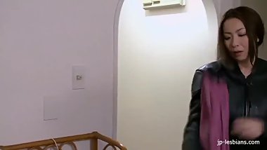 Japanese MILF lesbians11