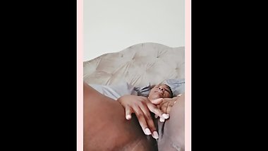 Thick ebony orgasm and squirt MUST WATCH