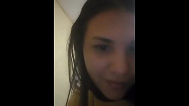 PUTAS CHAQUEÃ‘AS DESNUDANDOSE EN BADOO VIVO PARTE 2