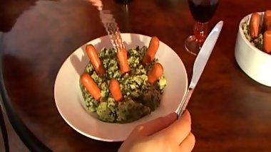 Queeny - Floor Feeding