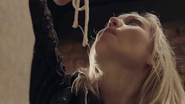 Peril Film sexy throatlift