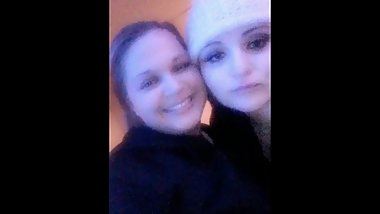 Girl kisses her best friend at the bar on Snapchatâ€¼ï¸â€¼ï¸