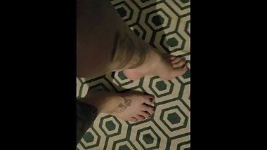 Sexy tattooed feet and huge ass on redhead