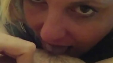 Amateur Blonde Eats Pussy (Lesbian POV)