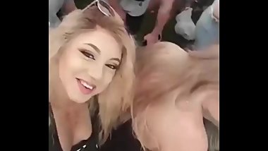 Sexy ass rubbing!!  Send cum tributes