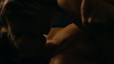 Below Her Mouth (2016) - Natalie Krill & Erika Linder 5