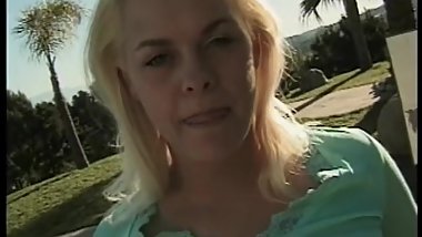 Jessie J in Lesbian Act