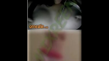 linda de ricas tetas se soba los pezones - omegle