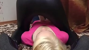 teen facesitting