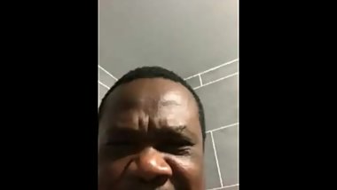 Ronald Jean Baptiste EN Mastubation DE SON PENIS