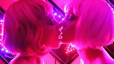 Angels kissing - Barbie meets Lola - ASMRotica