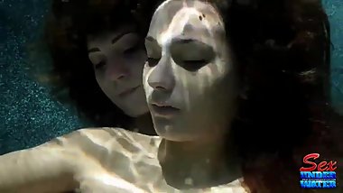 Jaye Summers and Jojo Kiss - underwater lesbian sex