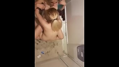 Lesbiana en el baÃ±o