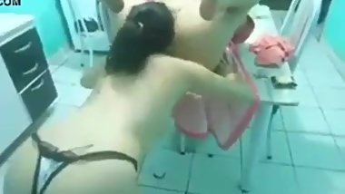 miga lesbica fazendo sua amiga grita de prazer