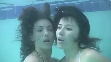 Missy Daniels and Wenona - underwater sex