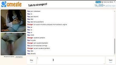 Gordibuena lesbiana enseÃ±a sus tetas y se masturba en Omegle