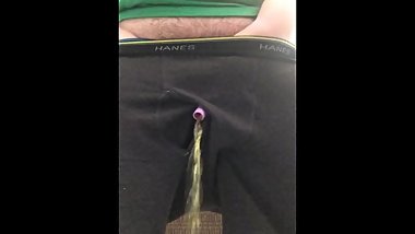 I give to you one of my best pissing videos