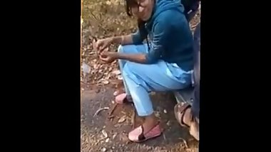 gf bf hard kissing in public