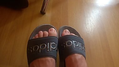 Feet in flip flops (toes feet fetish)