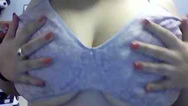 Big Tits, Small Bra (SHORT) 10 views and I take the bra off!!!!