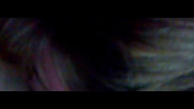 Amateur girl eats pussy