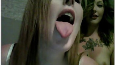 WILD LESBAN GIRLS KISSING AND STRIPING FOR STRANGER CHATRANDOM