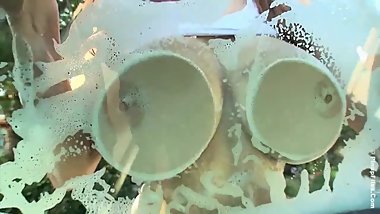 Tessa Fowler - Car Wash 2