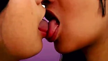 Latina Camgirls French Kissinâ€™